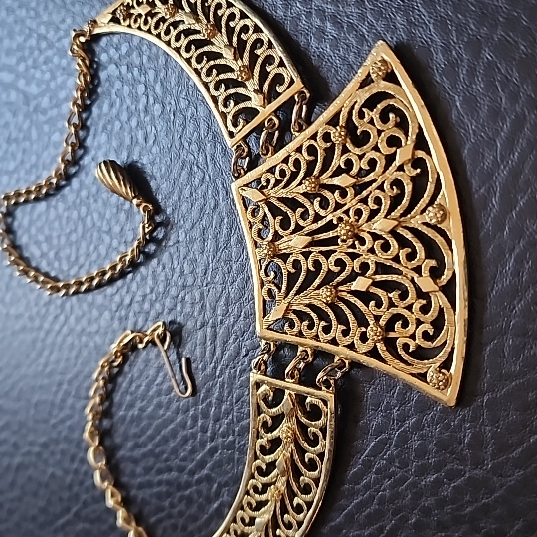 Vtg Necklace